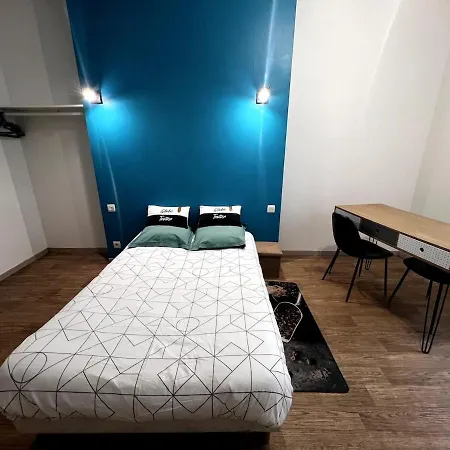 Apartment Beau 1 Dans Rue Au Calme En Centre De Proche De La Gare *