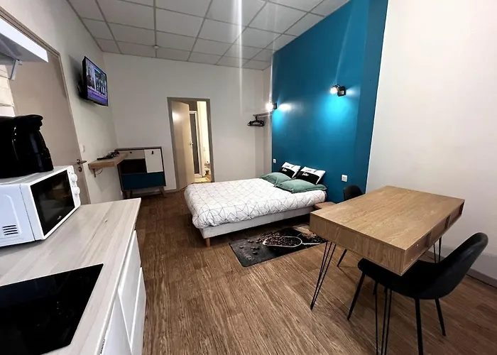 Beau Dans Rue Au Calme En Centre De Proche De La Gare * Niort