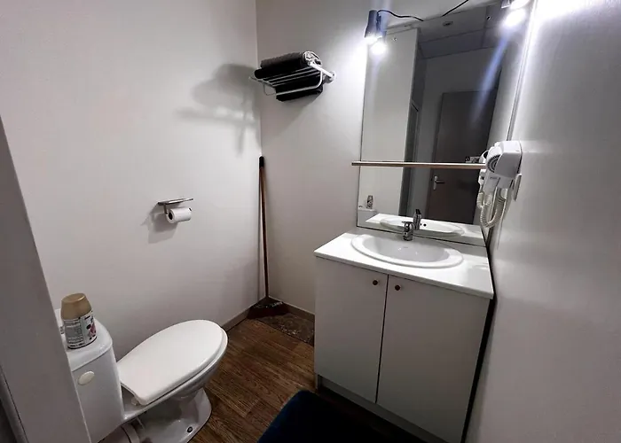 Beau Dans Rue Au Calme En Centre De Proche De La Gare Appartement *