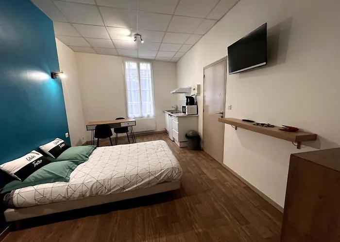 Beau Dans Rue Au Calme En Centre De Proche De La Gare *